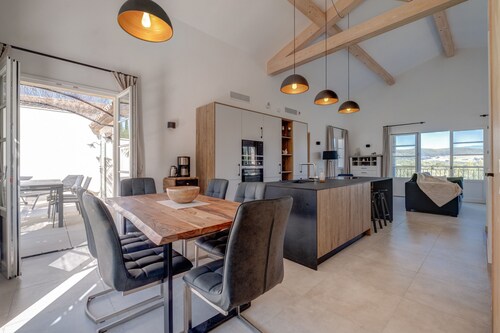 3-BEDROOM TOWN HOUSE WITH SPLENDID VIEW (N°569)