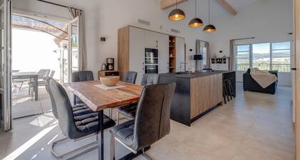 3-BEDROOM TOWN HOUSE WITH SPLENDID VIEW (N°569)