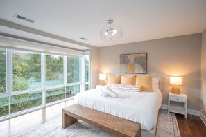 4 bedrooms, desk, iron/ironing board, WiFi