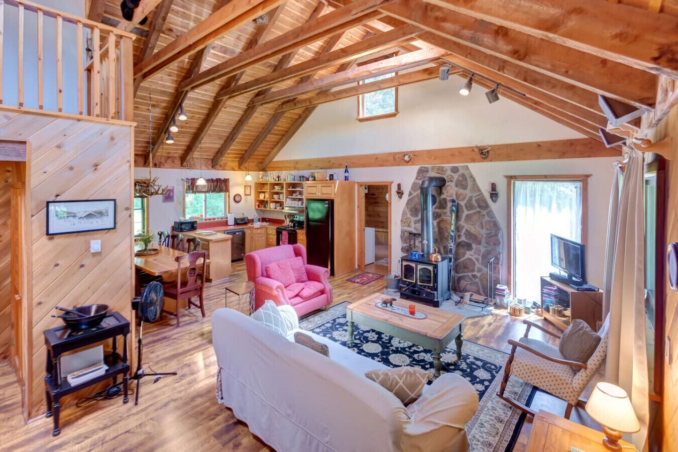 Televisie en een open haard