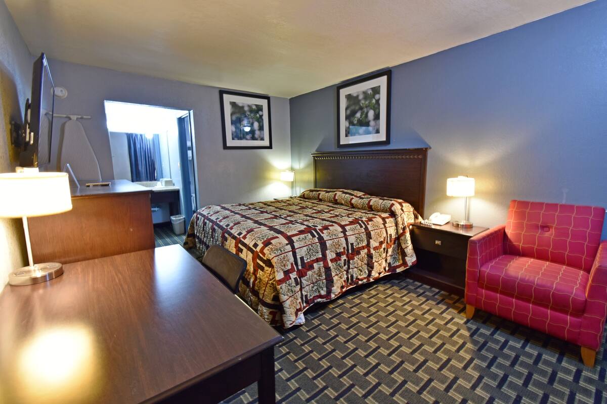 Business-Zimmer, 1 King-Bett, Nichtraucher | Pillowtop-Betten, individuell dekoriert, individuell eingerichtet