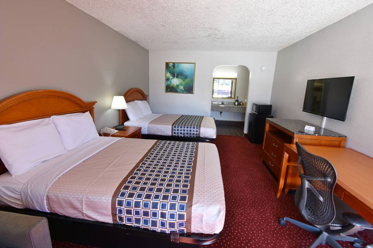 Pillow-top beds, individually decorated, individually furnished, desk