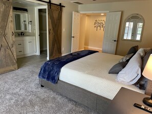 3 bedrooms, desk, iron/ironing board, travel crib