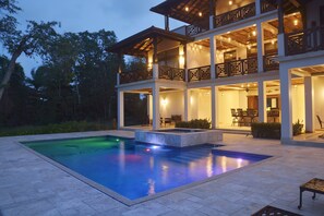 Outdoor pool - Perfect combination of luxury and adventure! (Hopkins)