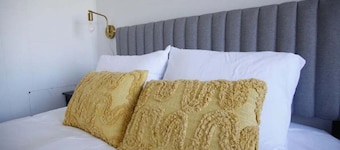 Fillmore Lodge: Fantastic Queen Room - Best Price