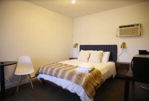 1 bedroom, WiFi - Fillmore Lodge: Lowest Price - Comfy Queen Room (Fillmore)