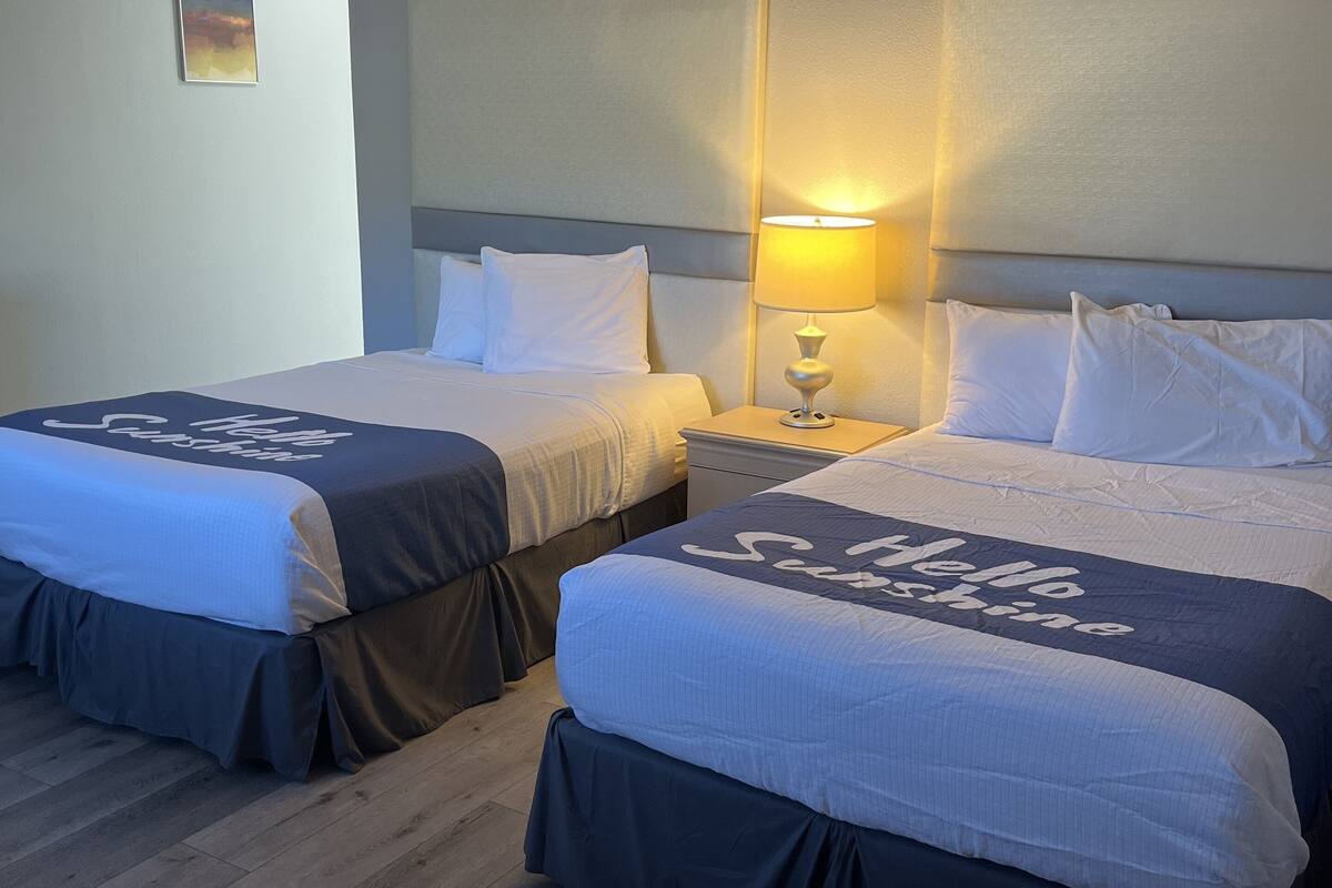 deluxe double room, 2 double beds | 1 bedroom, free wifi, bed sheets, wheelchair access