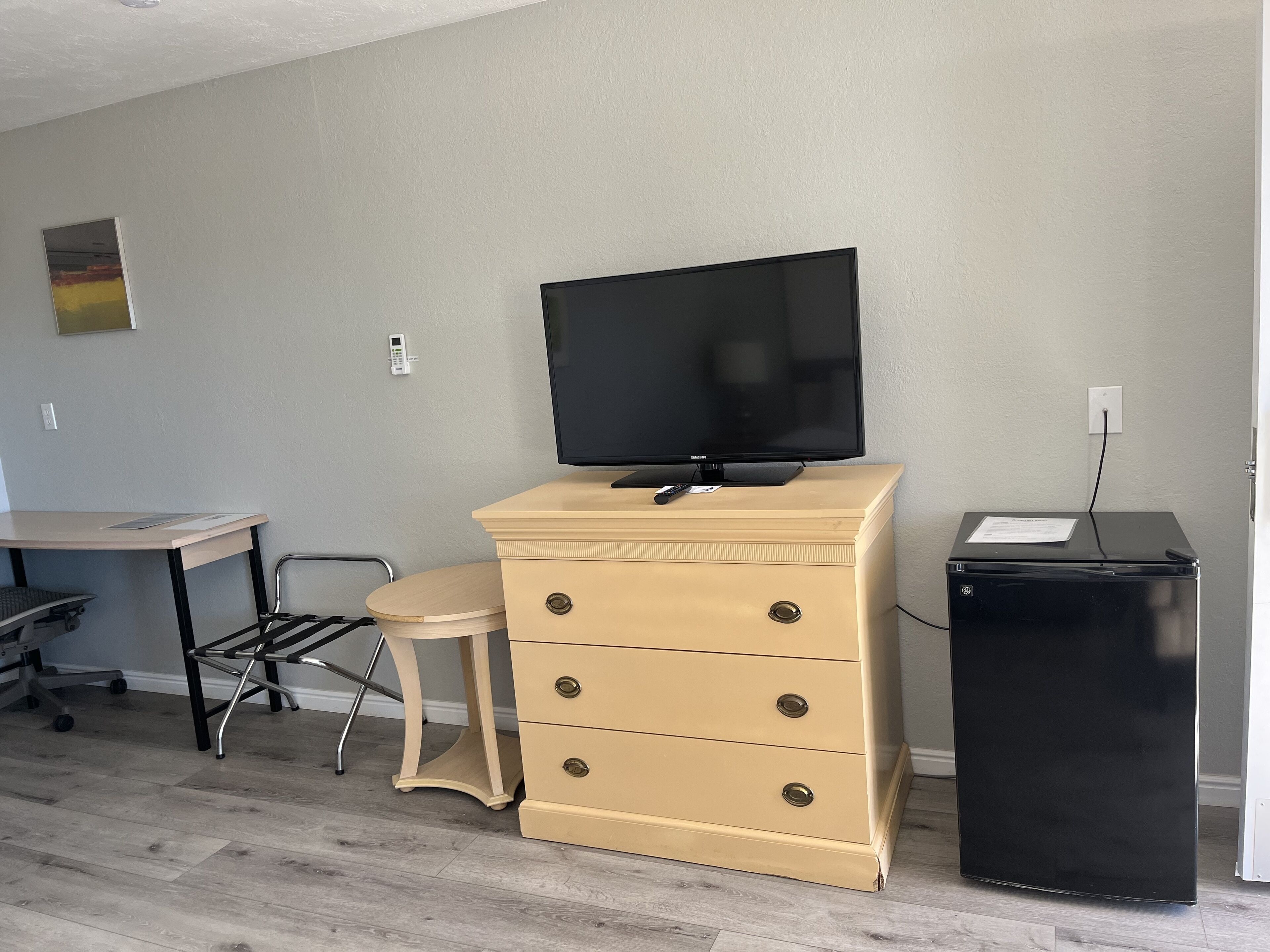 deluxe double room, 1 king bed | 1 bedroom, free wifi, bed sheets, wheelchair access