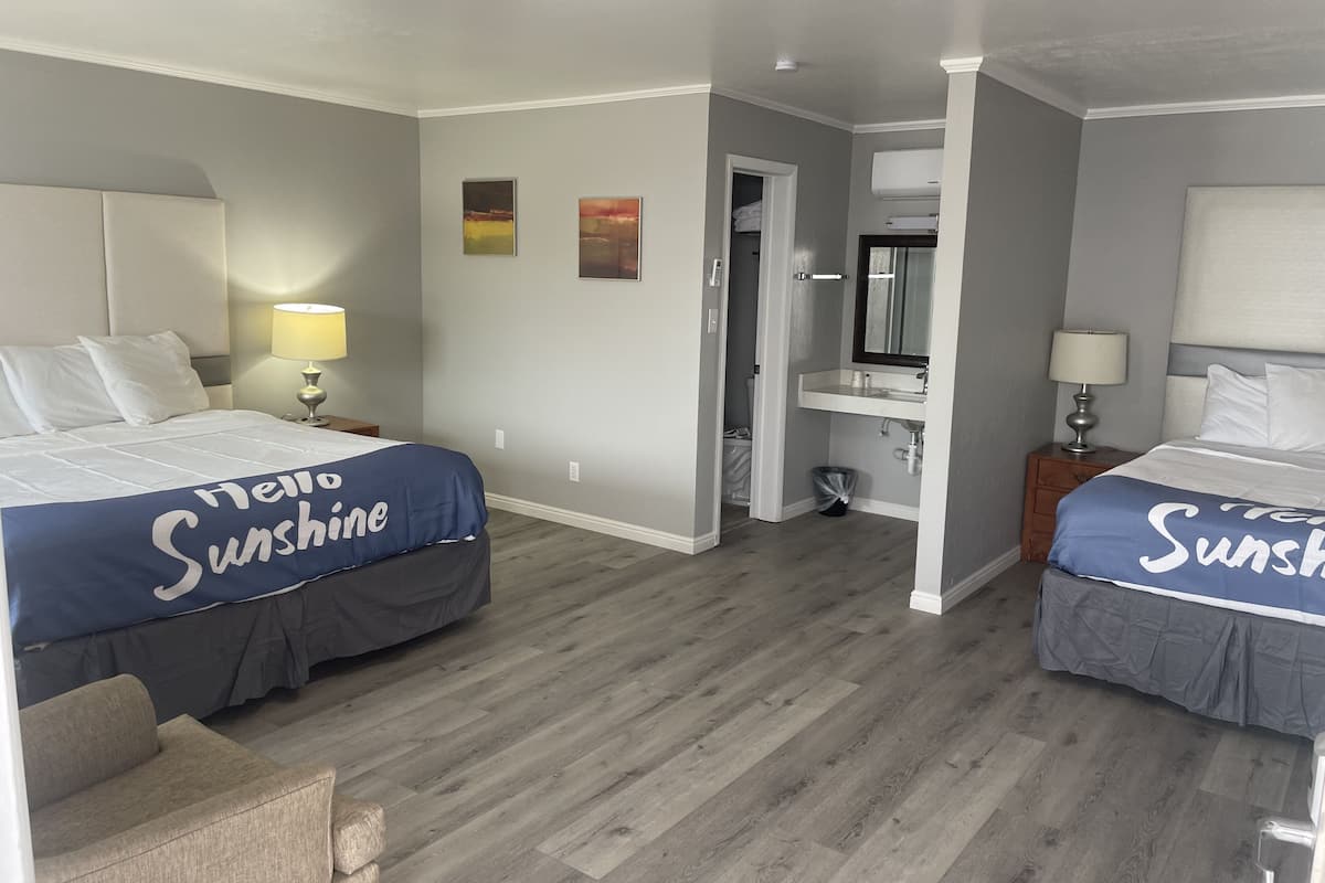 family double room, multiple beds | 1 bedroom, free wifi, bed sheets, wheelchair access