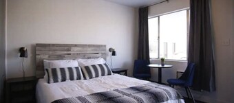 Fillmore Lodge: Private Queen Room, Lowest Price!