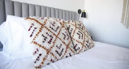 Fillmore Lodge: Cozy 1-Queen Room at a BEST Price