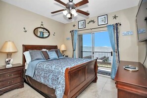 2 bedrooms, in-room safe, desk, iron/ironing board