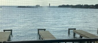 WATERFRONT 2/2 CONDO BOAT DOCK/SLIP RESTAURANT KAYAK AMENITIES GRD. FL Sleeps 8