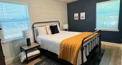 Cheerful 3 Bedroom Old Town Keller Home