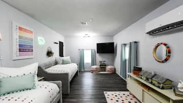 3 habitaciones, tabla de planchar con plancha, wifi y ropa de cama