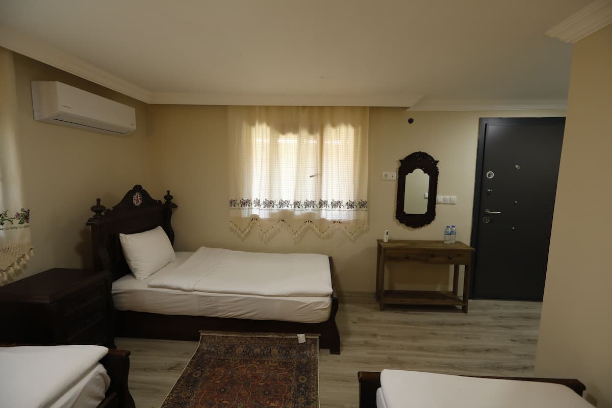 Select Comfort beds, desk, laptop workspace, WiFi (free)