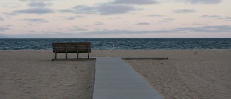 Beach nearby, sun-loungers, beach towels