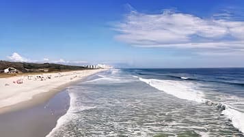 Una playa cerca