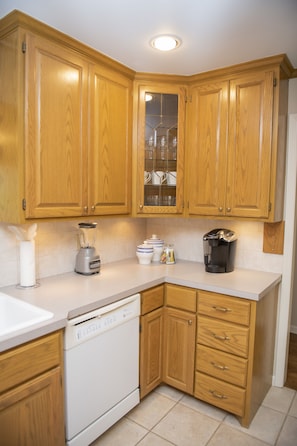 Fridge, microwave, oven, stovetop - Corner Midtown Charmer (Tulsa)