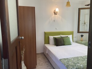 Apartemen Basic, 1 Tempat Tidur Double dengan tempat tidur Sofa, pemandangan kebun | Meja kerja, Wi-Fi gratis, dan seprai linen