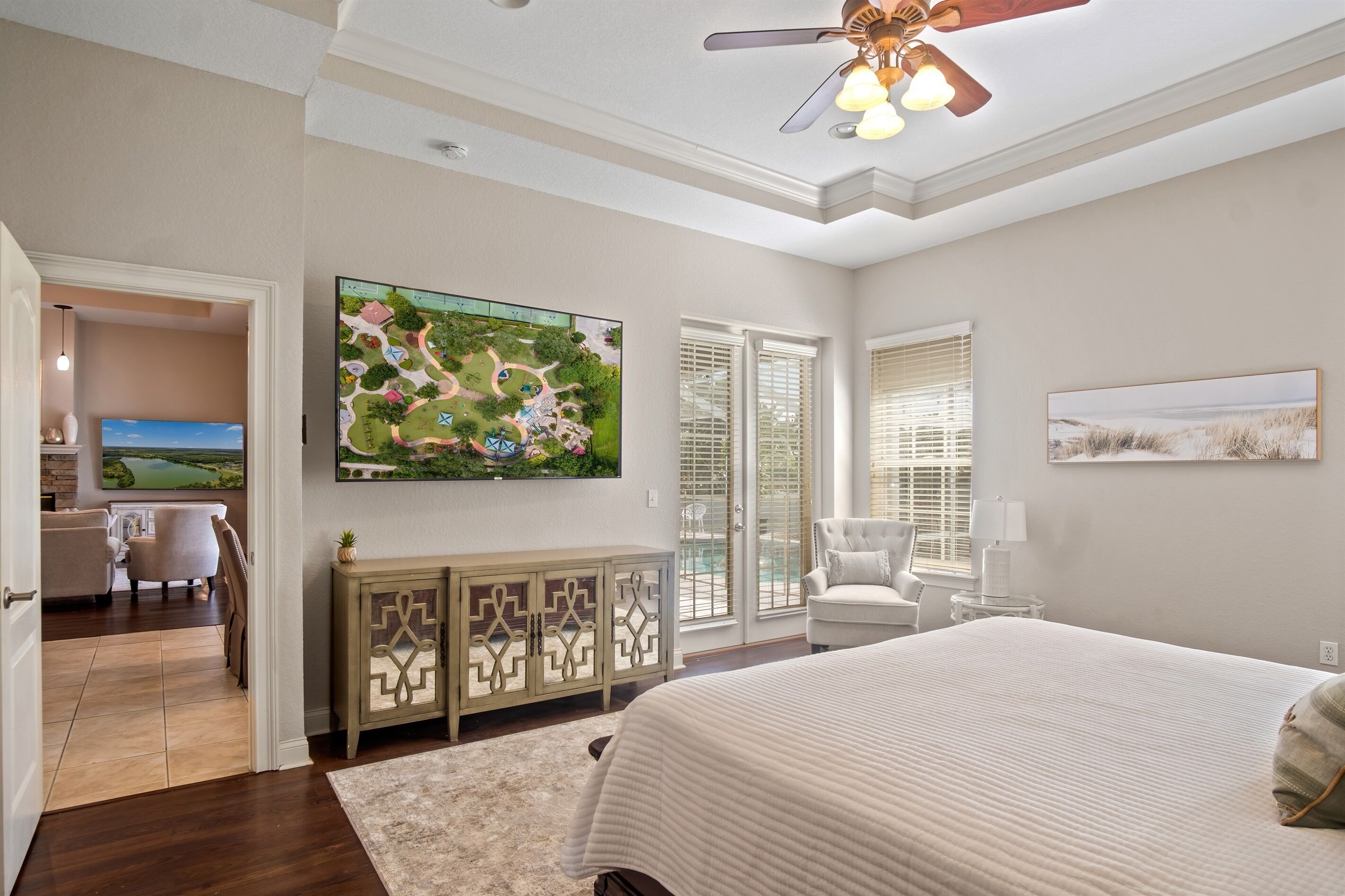 3 bedrooms, desk, iron/ironing board, travel crib