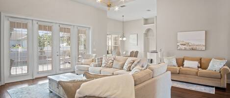 Smart TV, chimenea, futbolito, oficina