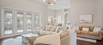 Luxury Heated Pool Home, 85 inch TV, King bed