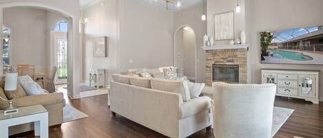 Älytelevisio, takka, pöytäjalkapallopöytä, työhuone