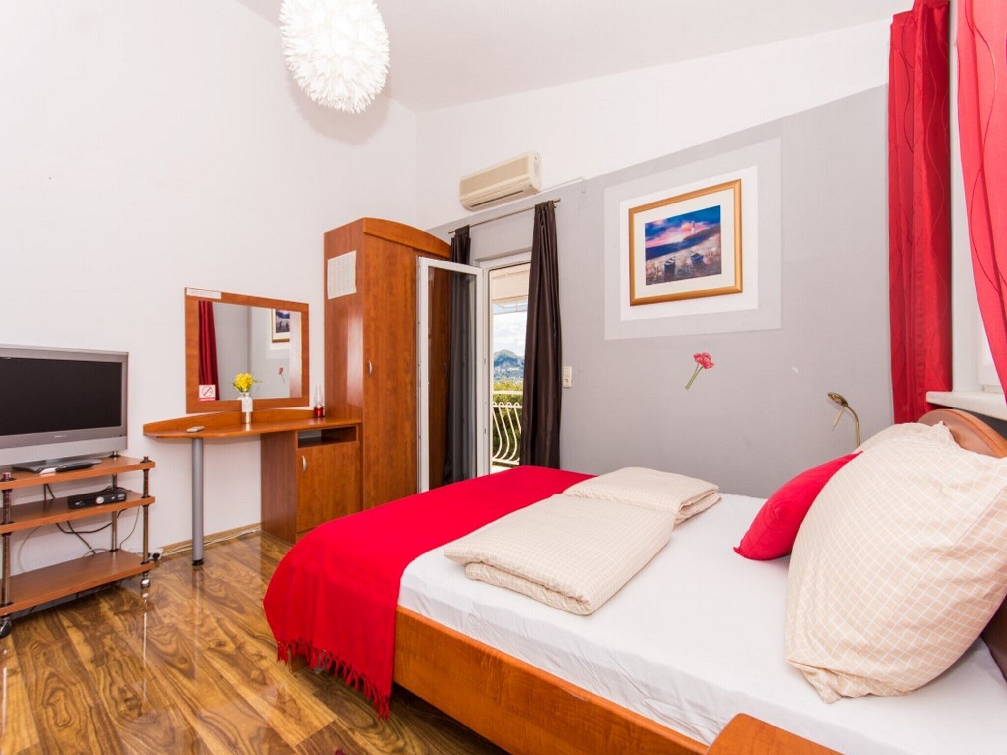 Iron/ironing board, WiFi, bed sheets