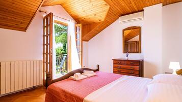 3 bedrooms, iron/ironing board, Internet, bed sheets