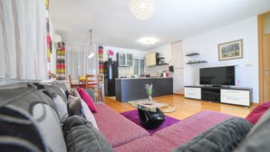 A modern living room with a sofa, coffee table, and a TV. - Villa Bender - Three Bedroom Villa with Swimming pool (Dugopolje)