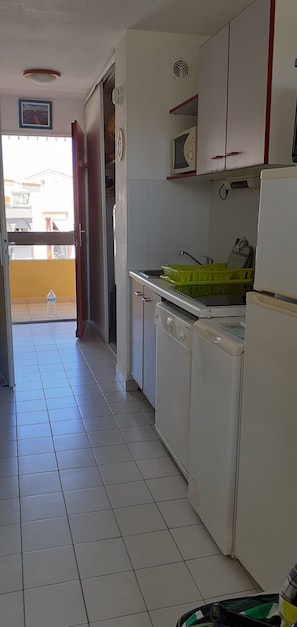 Private kitchen - LE CAP D'AGDE - near sea - Appt tt confort - residence with swimming pool - Pk private (Agde)
