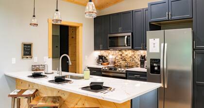 Modern Smoky Mtn Cabin w/ Hot Tub & Fire Pit | Near Bryson City
