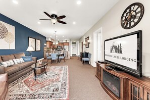Smart TV - Gorgeous and Large Condo, Elevator, Pool, Ozark Views! Close to Branson strip! (Branson)