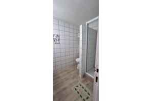 Shower, towels