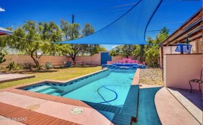 Outdoor pool - Updated central Tucson house with pool, basketball, hot tub, steps to restaurant (Tucson)