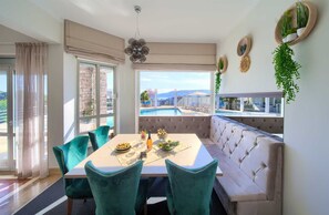 Dining - Villa PIANO with magnificent sea view (Pinezići)