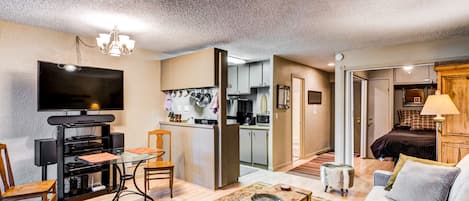 TV, fireplace, DVD player, stereo