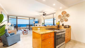 Appart'hÎtel, 1 chambre | Cuisine privée | Réfrigérateur, four, cafetiÚre/bouilloire, grille-pain