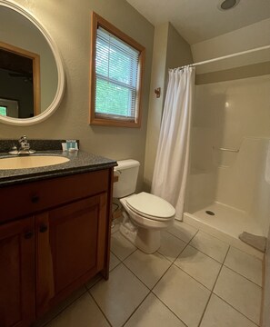 Ensemble douche/baignoire, baignoire Ă jets, sĂšche-cheveux