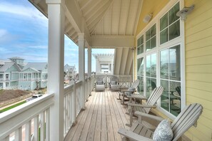 Interior - Yellow Submarine 306 GR (Port Aransas)