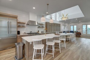 House (5 Bedrooms) | Interior