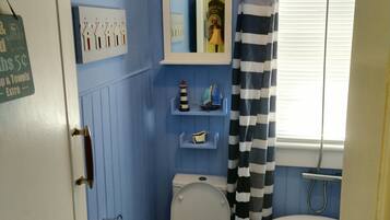 Combined shower/bathtub, deep-soaking bathtub, hair dryer, towels