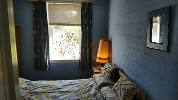 2 bedrooms, iron/ironing board, bed sheets