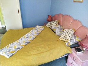 2 bedrooms, iron/ironing board, bed sheets - Beautiful 2-bed Apartment in Troon (Troon)