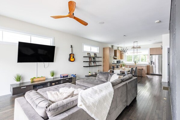 Smart-TV, Tischtennisplatte