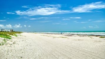 Una playa cerca