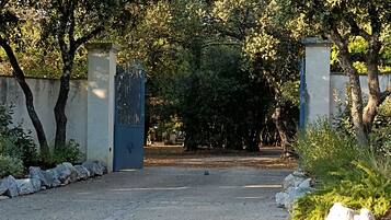 Enceinte de lâhĂ©bergement