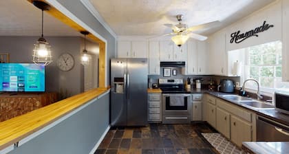 Relax & Enjoy | Hot Tub, Porch Swing, Pet-Friendly
