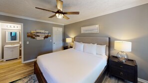 3 habitaciones, tabla de planchar con plancha, wifi y ropa de cama